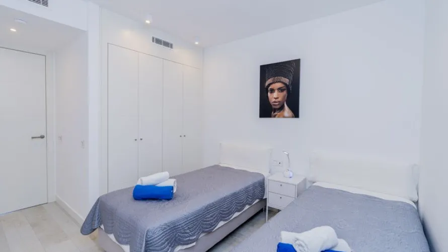 Apartamento de 2 dormitorios en Estepona, Spain No. 509 № 17