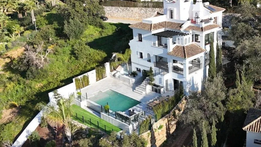 Villa de 6 dormitorios en Marbella, Spain No. 528 № 2