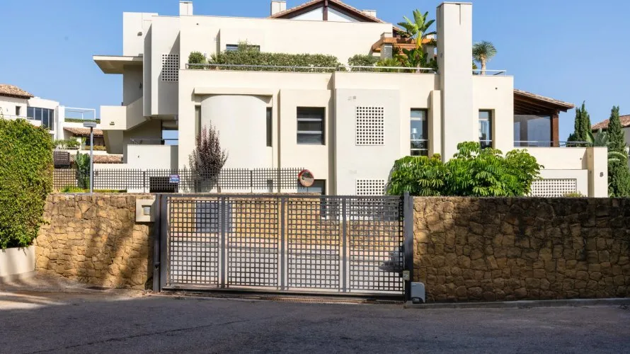 Apartamento de 3 dormitorios en Marbella, Spain No. 326 № 25