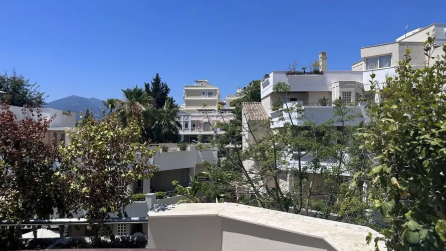 Apartamento de 3 dormitorios en Marbella, Spain No. 496 № 9