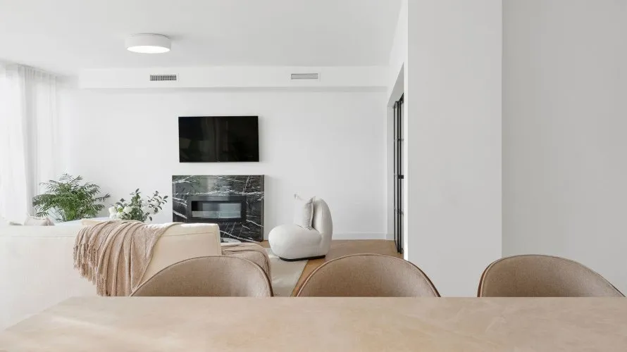 Apartamento de 4 dormitorios en Marbella, Spain No. 325 № 2