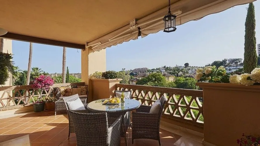 Apartamento de 2 dormitorios en Marbella, Spain No. 549 № 14