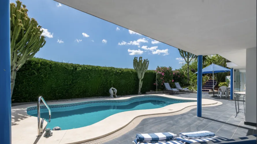 Villa de 3 dormitorios en Estepona, Spain No. 409 № 4