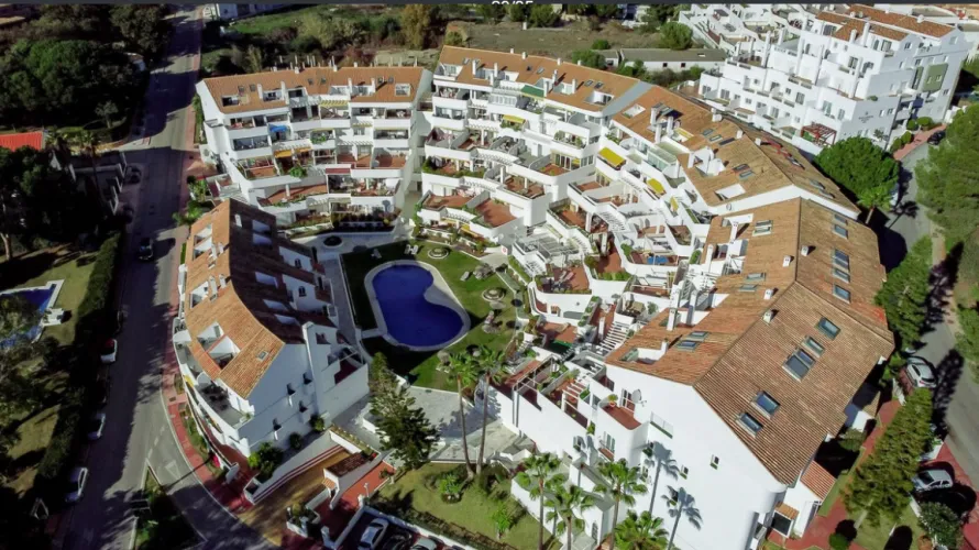Dúplex de 3 dormitorios en Nueva Andalucía, Spain No. 562 № 4