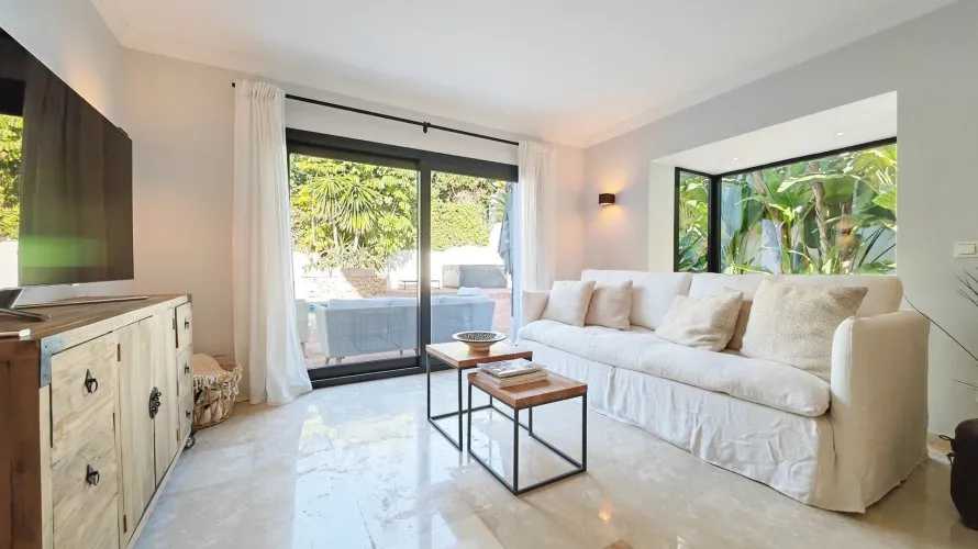 Villa de 4 dormitorios en Marbella, Spain No. 206 № 4