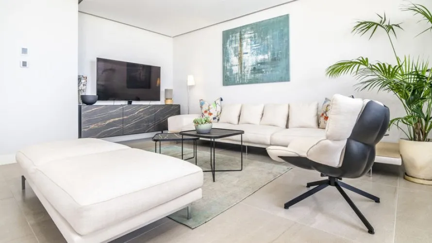 Apartamento de 3 dormitorios en Estepona, Spain No. 385 № 3