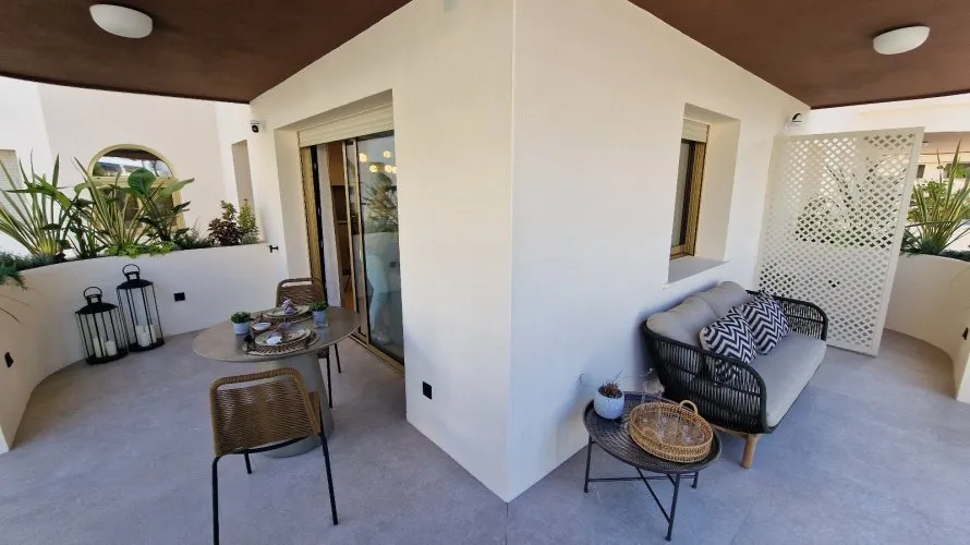 Apartamento de 2 dormitorios en Marbella, Spain No. 433 № 3