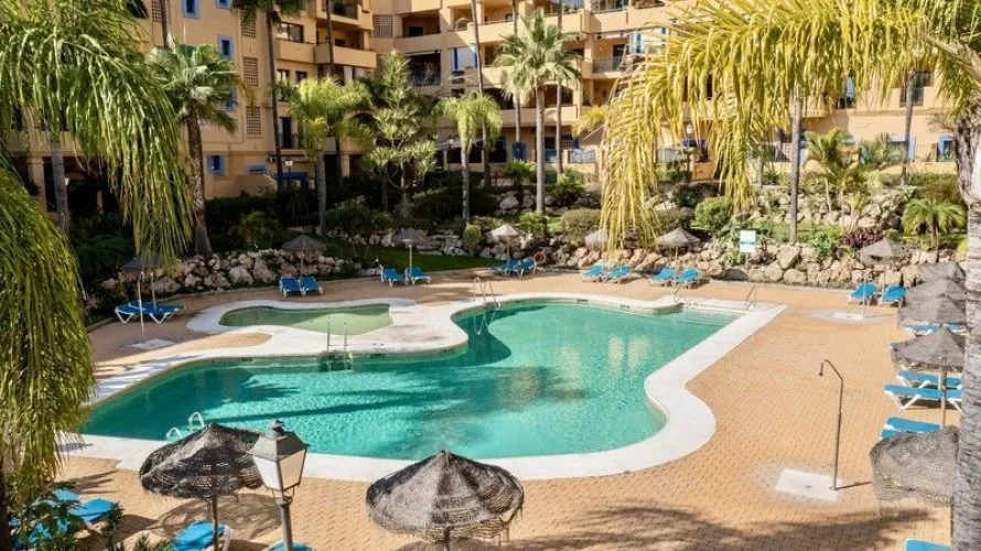 Apartamento de 4 dormitorios en Cortes (San Pedro De Alcantara), Spain No. 556 № 27