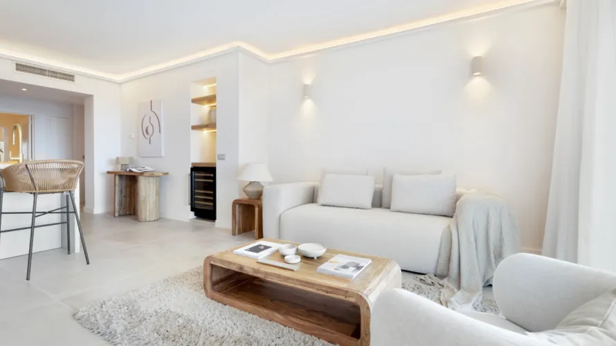 Apartamento de 3 dormitorios en Marbella, Spain No. 414 № 2