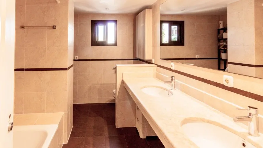 Apartamento de 3 dormitorios en Marbella, Spain No. 196 № 12