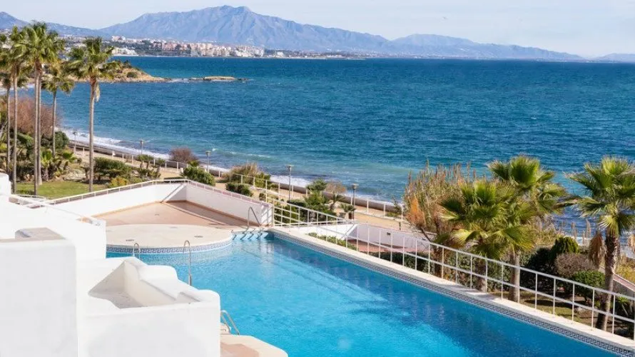Dúplex de 3 dormitorios en Estepona, Spain No. 328 № 6