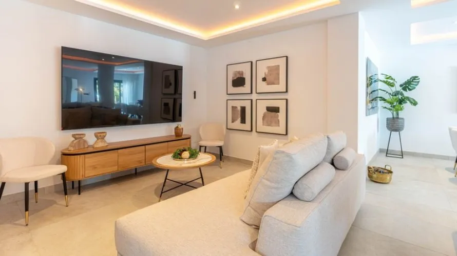 Villa de 6 dormitorios en Marbella, Spain No. 528 № 25