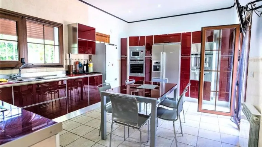 Villa de 5 dormitorios en Marbella, Spain No. 245 № 12