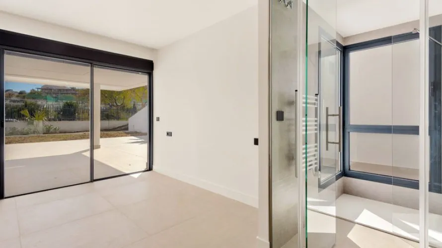 Apartamento de 2 dormitorios en Estepona, Spain No. 275 № 8