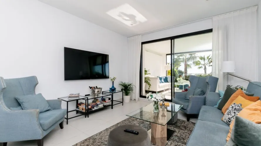 Apartamento de 4 dormitorios en Estepona, Spain No. 281 № 3