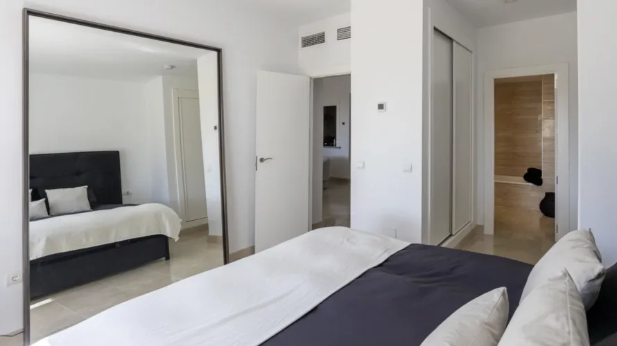 Apartamento de 2 dormitorios en Benahavís, Spain No. 461 № 5