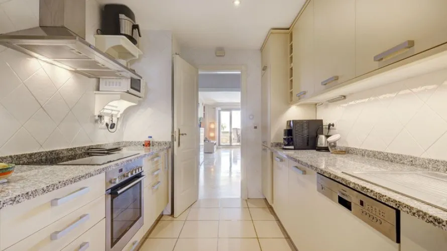 Apartamento de 2 dormitorios en Estepona, Spain No. 507 № 27