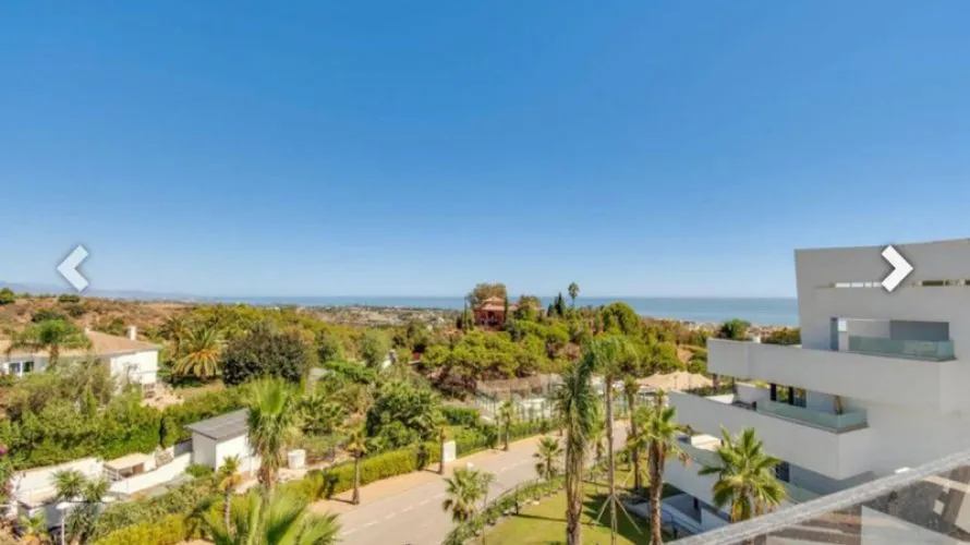 Dúplex de 3 dormitorios en Estepona, Spain No. 451 № 1