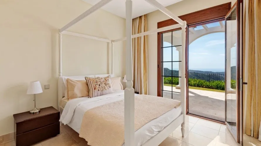 Villa de 5 dormitorios en Benahavís, Spain No. 499 № 23