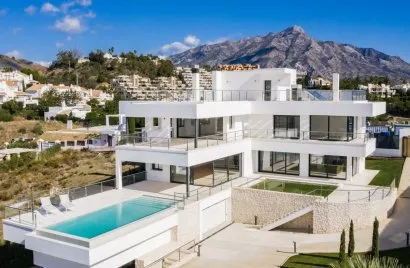 Villa de 4 dormitorios en Marbella, Spain No. 74