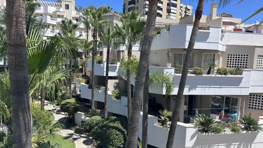 Apartamento de 3 dormitorios en Marbella, Spain No. 496 № 8