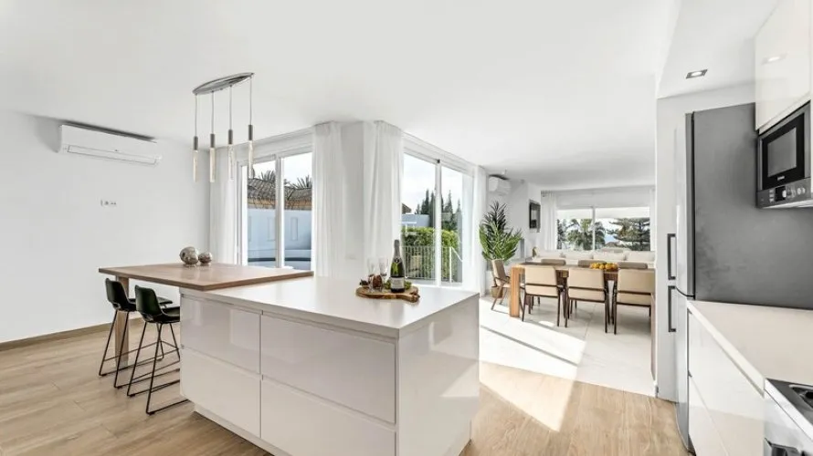 Villa de 5 dormitorios en Marbella, Spain No. 531 № 11