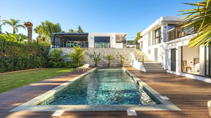 Villa de 5 dormitorios en Marbella, Spain No. 380