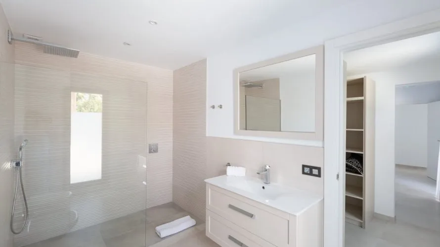 Villa de 4 dormitorios en Marbella, Spain No. 263 № 25