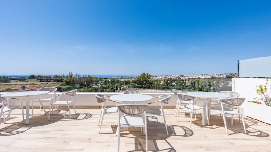 Apartamento de 3 dormitorios en Nueva Andalucía, Spain No. 555 № 28