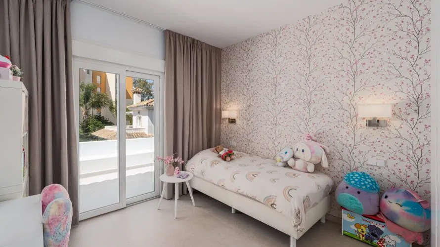 Сasa de 4 dormitorios en Estepona, Spain No. 504 № 6