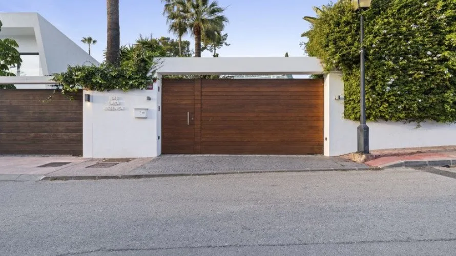 Villa de 5 dormitorios en Nueva Andalucía, Spain No. 350 № 25