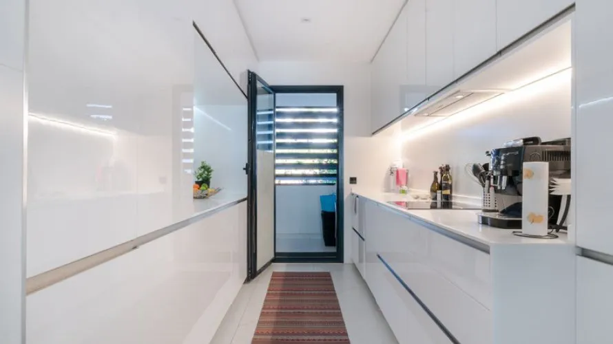 Apartamento de 4 dormitorios en Estepona, Spain No. 281 № 20