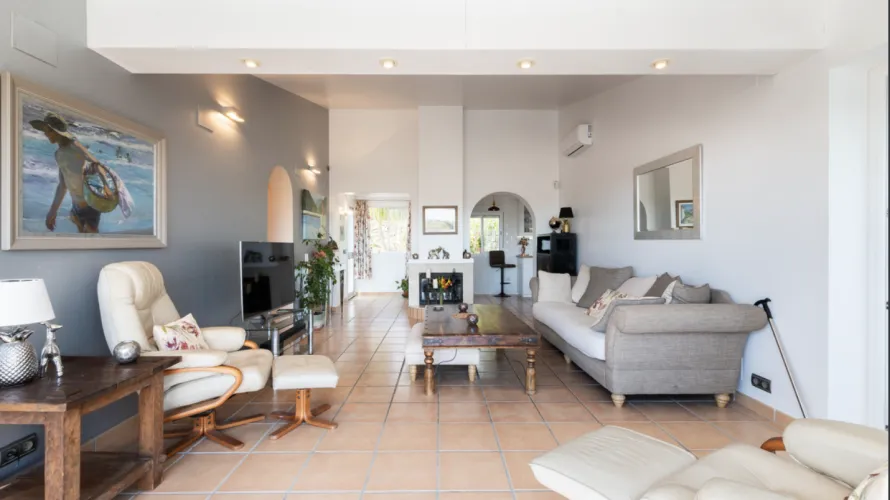 Villa de 3 dormitorios en Estepona, Spain No. 409 № 6