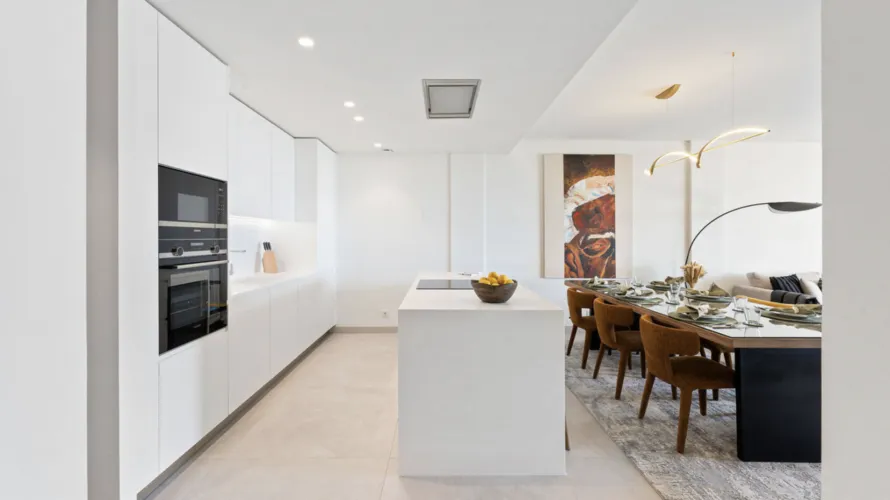 Apartamento de 3 dormitorios en Marbella, Spain No. 426