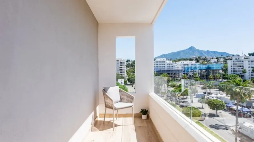 Apartamento de 3 dormitorios en Nueva Andalucía, Spain No. 555