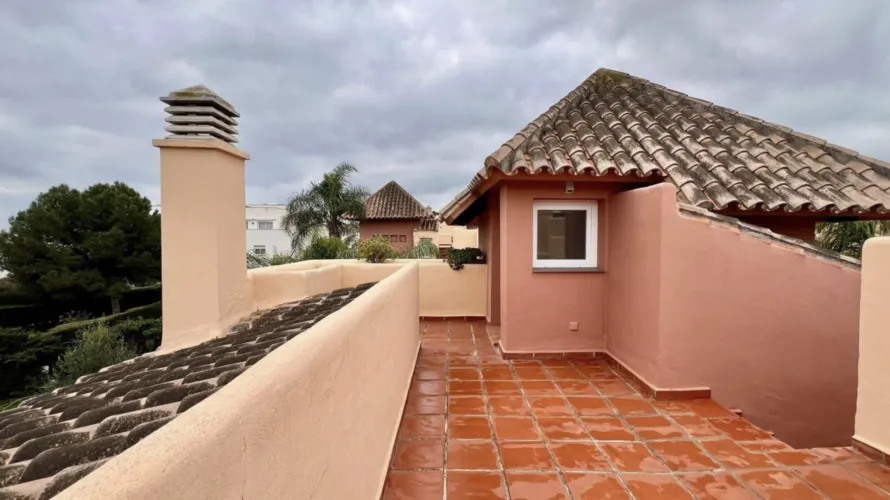 Сasa de 4 dormitorios en Nueva Andalucía, Spain No. 592 № 4