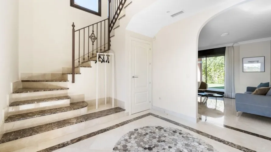 Villa de 3 dormitorios en Estepona, Spain No. 110 № 15