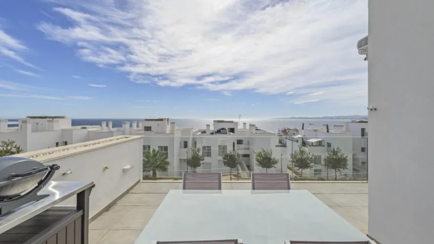Apartamento de 2 dormitorios en Benalmádena, Spain No. 456 № 3