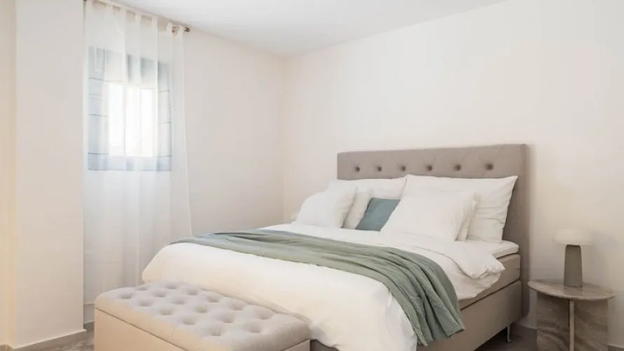 Apartamento de 4 dormitorios en Cortes (San Pedro De Alcantara), Spain No. 556 № 14