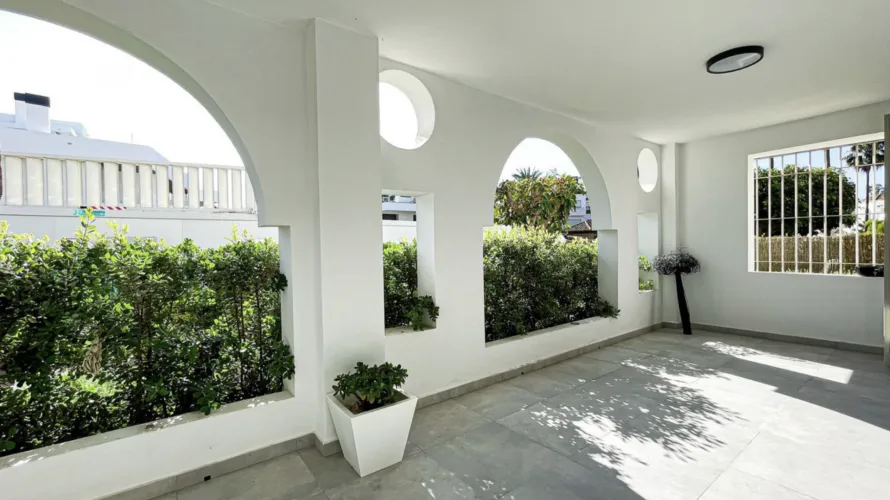 Apartamento de 2 dormitorios en Marbella, Spain No. 590 № 23