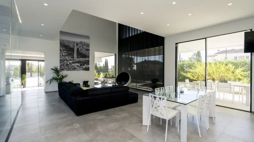 Villa de 4 dormitorios en Estepona, Spain No. 252 № 9
