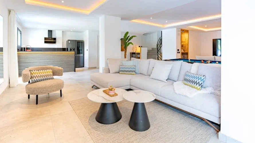 Villa de 6 dormitorios en Marbella, Spain No. 528 № 24