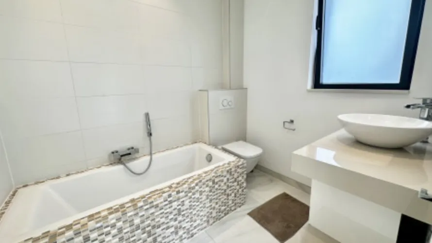 Villa de 5 dormitorios en Mijas Costa, Spain No. 339 № 7