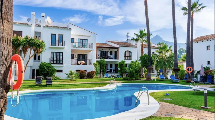 Ático de 3 dormitorios en Nueva Andalucía, Spain No. 408 № 1