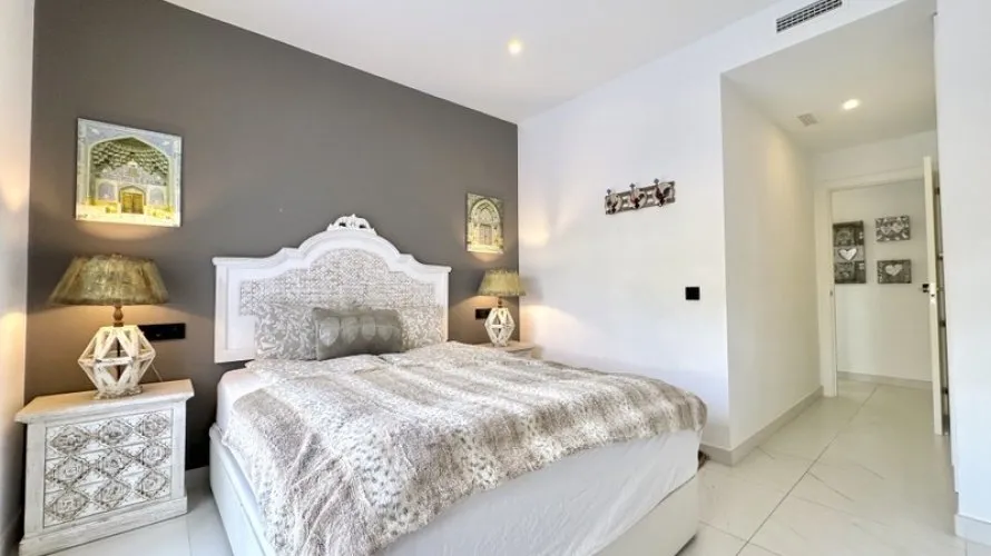 Apartamento de 3 dormitorios en Estepona, Spain No. 539 № 11