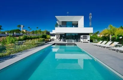 Villa de 4 dormitorios en Estepona, Spain No. 252