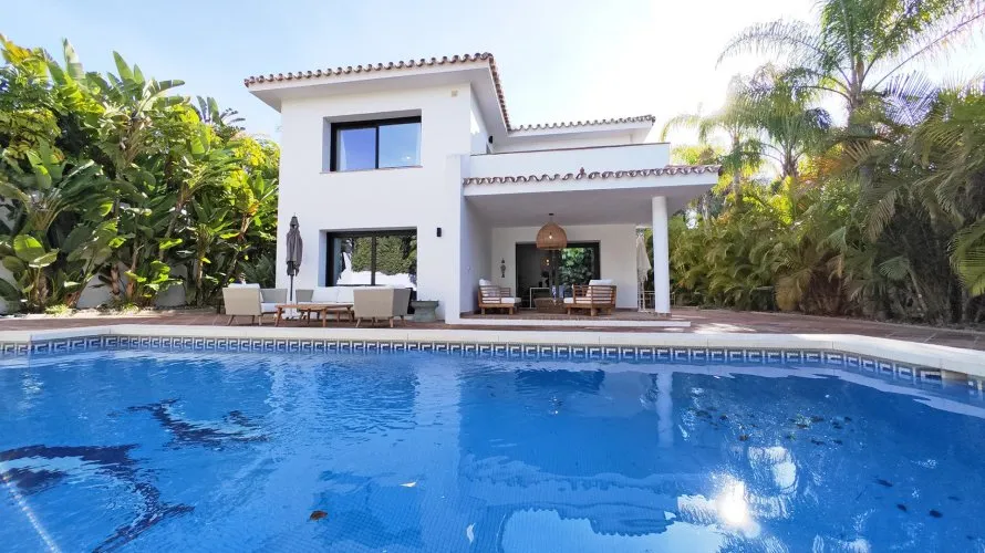 Villa de 4 dormitorios en Marbella, Spain No. 206