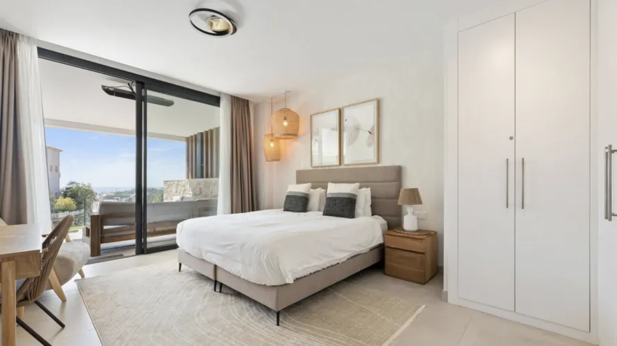 Apartamento de 3 dormitorios en Marbella, Spain No. 426 № 1