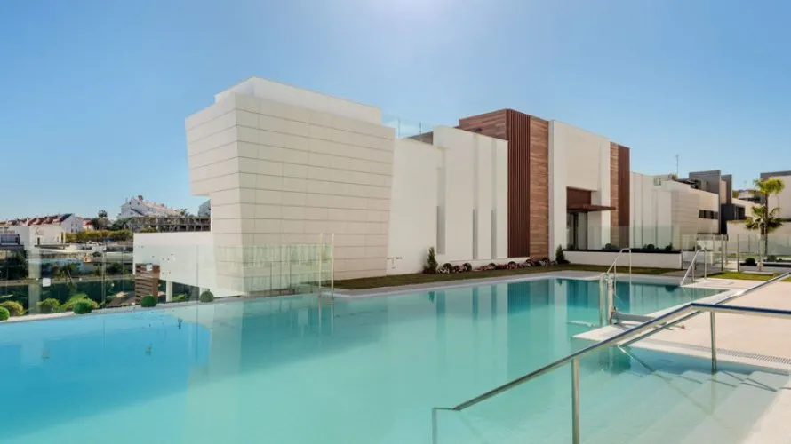 Apartamento de 2 dormitorios en Estepona, Spain No. 275 № 18