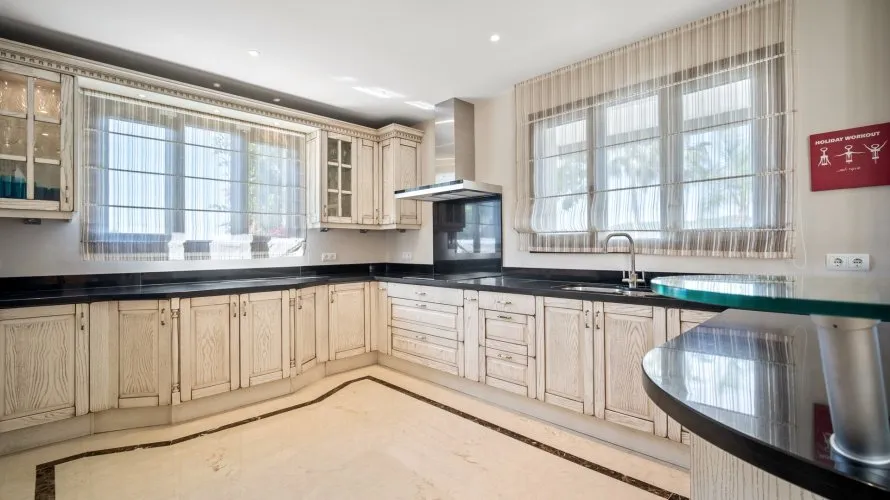 Villa de 6 dormitorios en Benahavís, Spain No. 430 № 12